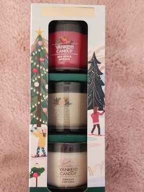 Yankee Candle Holiday Votive Trio – Red, Sage Green, White